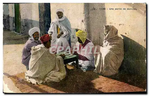 Cartes postales Une partie de dominos