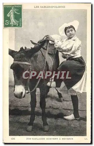 Ansichtskarte AK Folklore Les Sables d&#39Olonne Nos Sablaises montent a bourrin Ane Mule