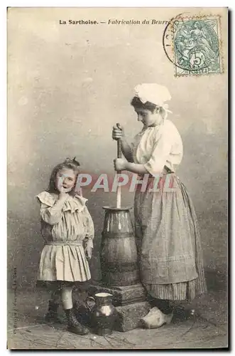 Cartes postales Folklore La Sarthoise Fabrication du beurre Femme Enfant