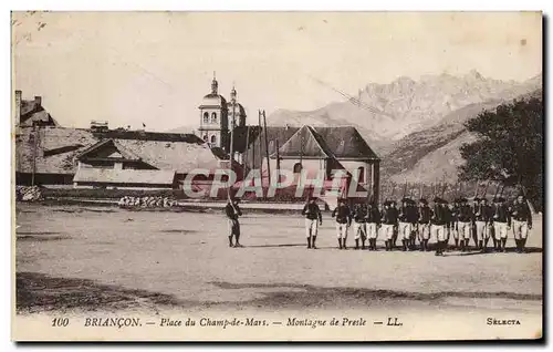 Ansichtskarte AK Militaria Chasseurs Alpins Briancon Place du Champ de Mars Montagne de Presle