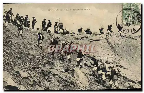 Cartes postales Militaria Chasseurs Alpins traversant un col