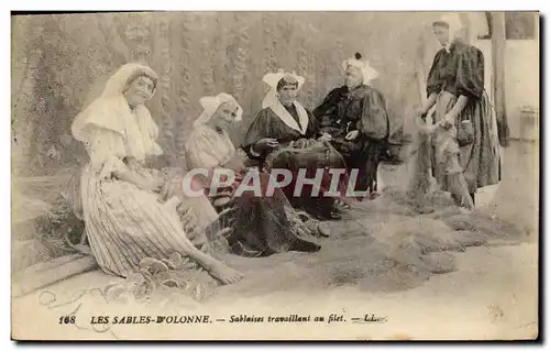 Ansichtskarte AK Folklore Les Sables d&#39Olonne Sablaises travaillant au filet