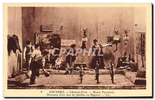 Cartes postales Lourdes Chateau fort Musee Pyreneen Diorama d&#39un jeu de quilles en Bigorre
