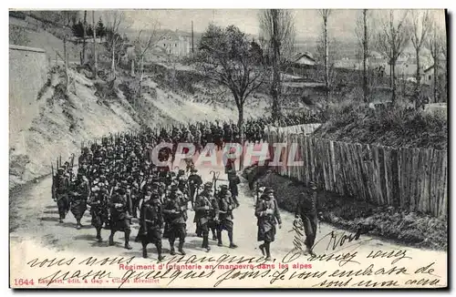 Ansichtskarte AK Militaria Chasseurs Alpins Regiment d&#39infanterie en manoeuvre dans les Alpes
