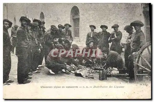 Ansichtskarte AK Militaria Chasseurs Alpins en manoeuvres Distribution des legumes