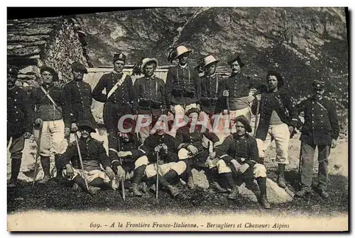 Cartes postales Militaria Chasseurs Alpins A la frontiere Franco italienne Bersagliers et Chasseurs Alpins