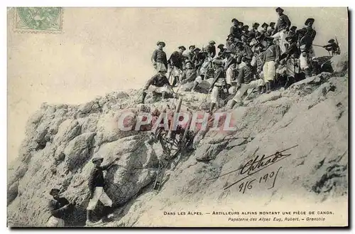 Cartes postales Militaria Chasseurs Alpins Dans les Alpes Artilleurs alpins montant une piece de canon
