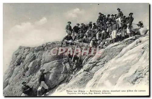 Cartes postales Militaria Chasseurs Alpins Dans les Alpes Artilleurs alpins montant une piece de canon