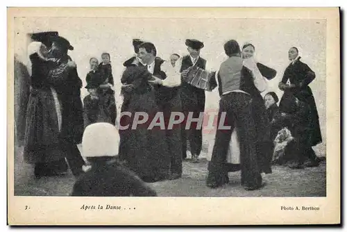 Cartes postales Folklore Apres la danse