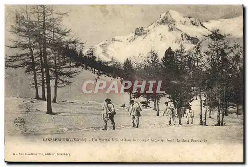 Ansichtskarte AK Militaria Chasseurs Alpins Lanslebourg Un ravitaillement dans la Foret d&#39Arc Au fond La dent