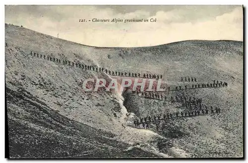 Cartes postales Militaria Chasseurs Alpins gravissant un col