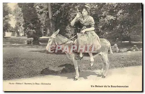 Cartes postales Folklore Un baiser de la Bourbonnaise