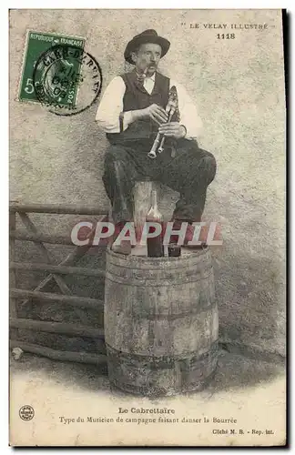 Cartes postales Folklore le Velay Le cabrettaire Type de musicien de campagne faisant danser la bourree