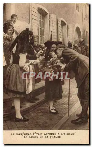 Cartes postales Militaria Le Marechal Petain apporte a l&#39Alsace le baiser de la France