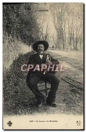 Cartes postales Folklore Auvergne Un joueur de Musette