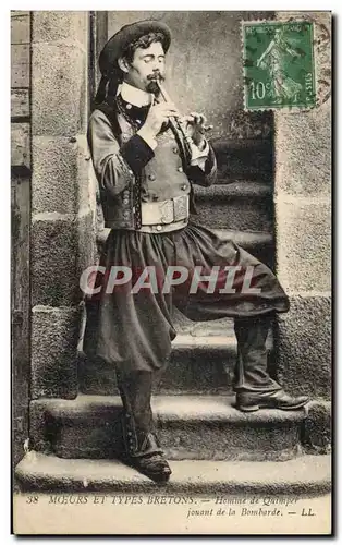 Cartes postales Folklore Homme de Quimper jouant de la Bombarde