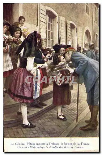 Cartes postales Militaria Le Marechal Petain apporte a l&#39Alsace Le baiser de la France Enfants