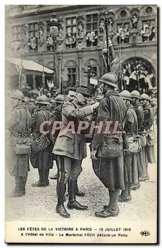 Ansichtskarte AK Militaria Les Fetes de la Victoire a Paris 13 juillet 1919 A l&#39hotel de ville Le marechal Foc