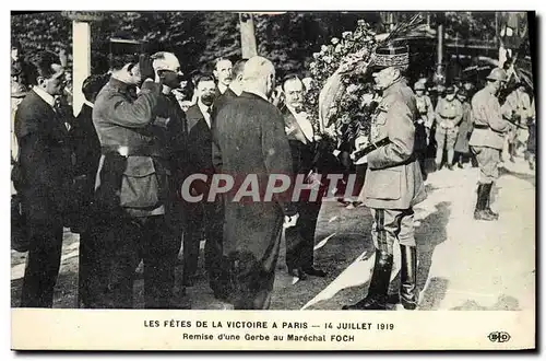 Ansichtskarte AK Militaria Les Fetes de la Victoire 14 juillet 1919 Remise d&#39une gerbe au Marechal Foch