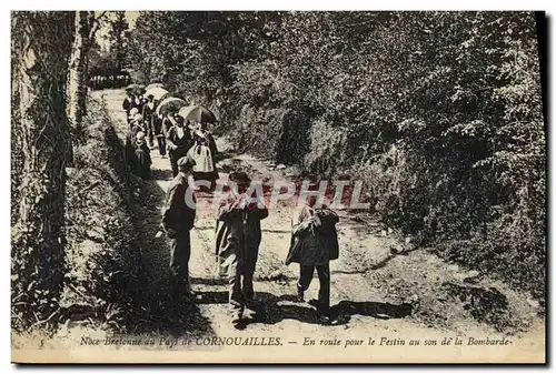 Cartes postales Folklore Noce bretonne au Pays de Cornouailles En route pour le festin au son de la Bombarde