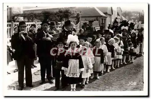 Ansichtskarte AK Folklore Defile de jeunes Bretons un jour de fete