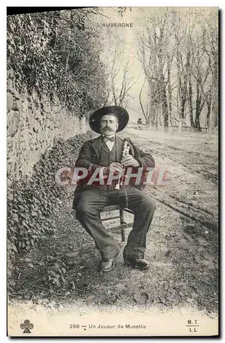 Cartes postales Folklore Auvergne Un joueur de musette