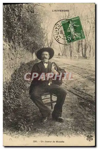 Cartes postales Folklore Auvergne Un joueur de Musette