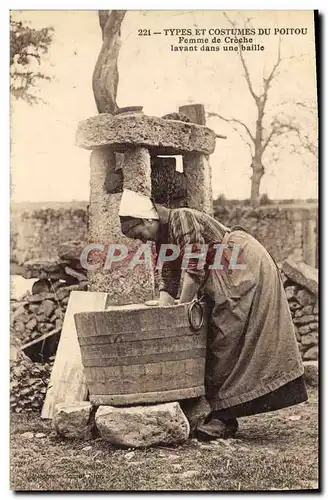 Cartes postales Folklore Femme de creche lavant dans une baille TOP Poitou