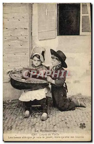 Ansichtskarte AK Folklore Le Bourdonnais lecon de Vielle Enfants