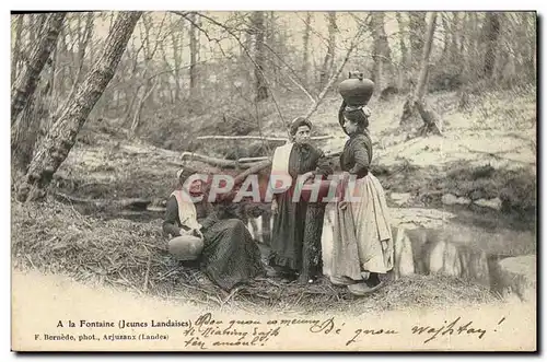 Ansichtskarte AK Folklore A la fontaine Jeunes landaises