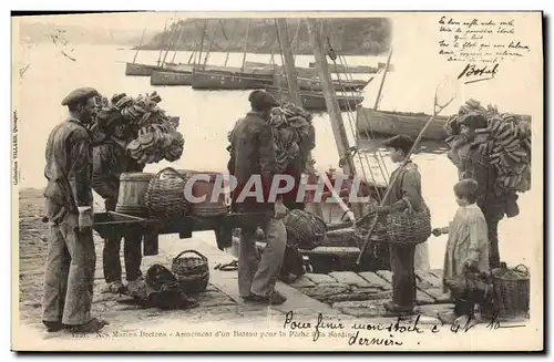 Cartes postales Folklore Botrel Nos marins bretons Armement d&#39un bateau pour la peche a la sardine Bateau