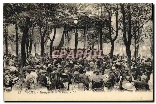 Ansichtskarte AK Kiosque Vichy Musique dans le parc