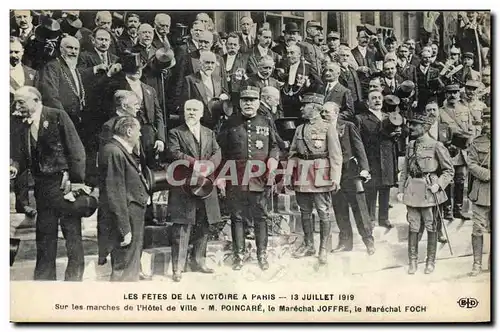 Cartes postales Militaria Les fetes de la Victoire a Paris 13 Juillet 1919 Sur les marches de l&#39hotel de vill