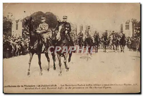 Cartes postales Militaria Les fetes de la Victoire a Paris 14 Juillet 1919 Les Marechaux Foch et Joffre defilent