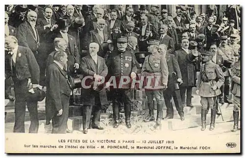 Cartes postales Militaria Les Fetes de la Victore 13 juillet 1919 Sur les marches de l&#39hotel de ville Poincar