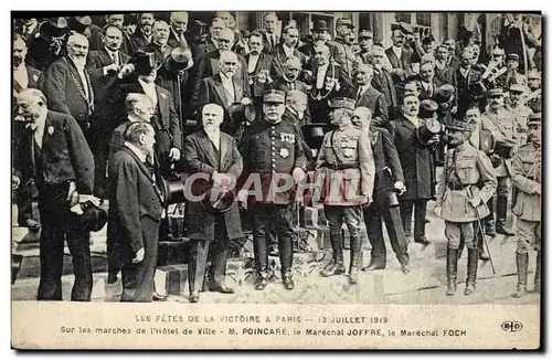 Cartes postales Militaria Les Fetes de la Victore 13 juillet 1919 Sur les marches de l&#39hotel de ville Poincar