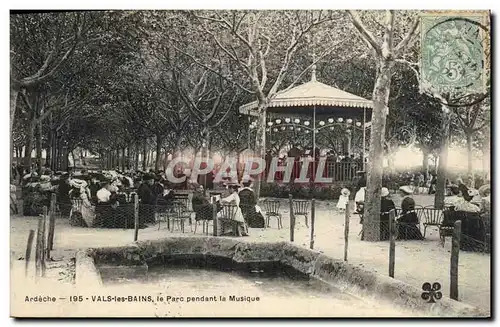 Cartes postales Kiosque Vals les Bains Le parc pendant la musique