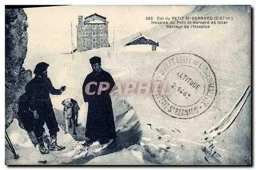 Ansichtskarte AK Chien Chiens Col du Petit St Bernard Hospice du Petit St Bernard en hiver Recteur de l&#39hospic