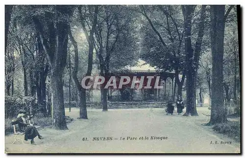 Cartes postales Nevers Le parc et le Kiosque