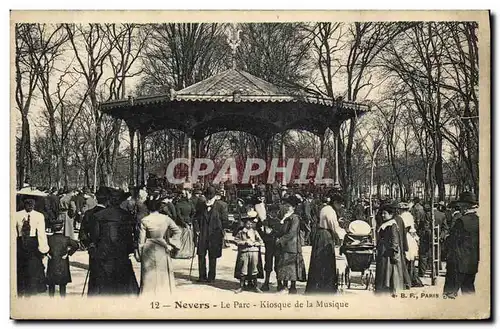 Ansichtskarte AK Nevers Le parc Kiosque de la musique