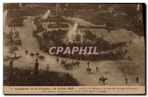 Cartes postales Militaria Apotheose de la Victoire Le General Mangin a la tete des troupes coloniales