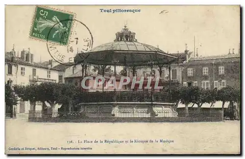 Cartes postales Toul La Place de la Republique et le Kiosque de la musique