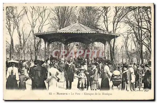 Ansichtskarte AK Kiosque de la musique Le parc Nevers