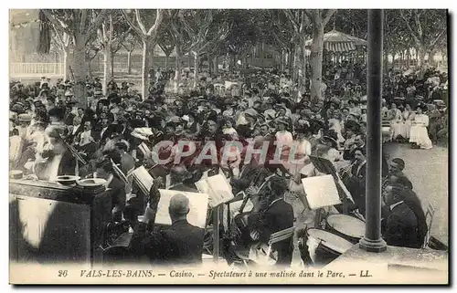 Cartes postales Kiosque Vals les Bains Casino Spectateurs a une matinee dans le parc