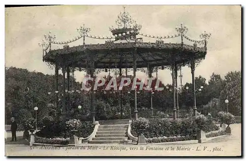 Cartes postales Kiosque vers la fontaine et la mairie Angers Jardin du Mail