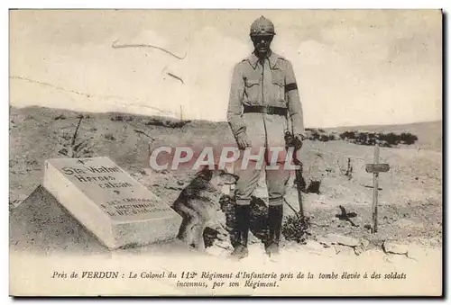 Cartes postales Militaria Pres de Verdun le colonel du 112eme regiment d&#39infanterie pres de la tombe