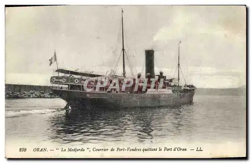 Cartes postales Bateau Oran La Medjerda Courrier de Port Vendres quittant le port d&#39Oran