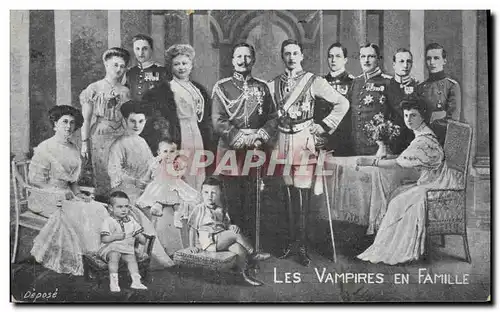 Cartes postales Militaria Les vampires en famille