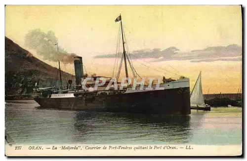 Cartes postales Bateau Oran La Medjerda Courrier de Port Vendres quittant le port d&#39Oran