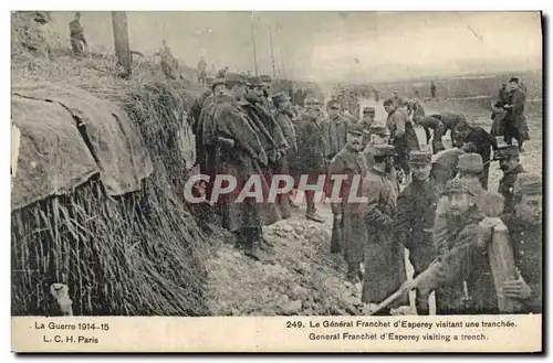 Cartes postales Militaria Le general Franchet d&#39Esperey visitant une tranchee